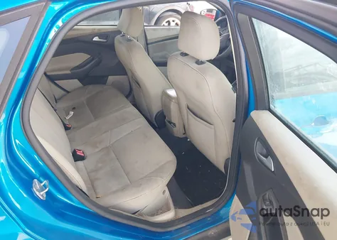 2015 Ford Focus Se z USA, uszkodzony, nr VIN 1FADP3F2XFL354354